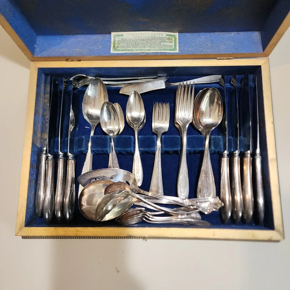 Vtg Oneida Community Plate Adam Silverplate 61 pc Silverware Set W/ Case 1950s